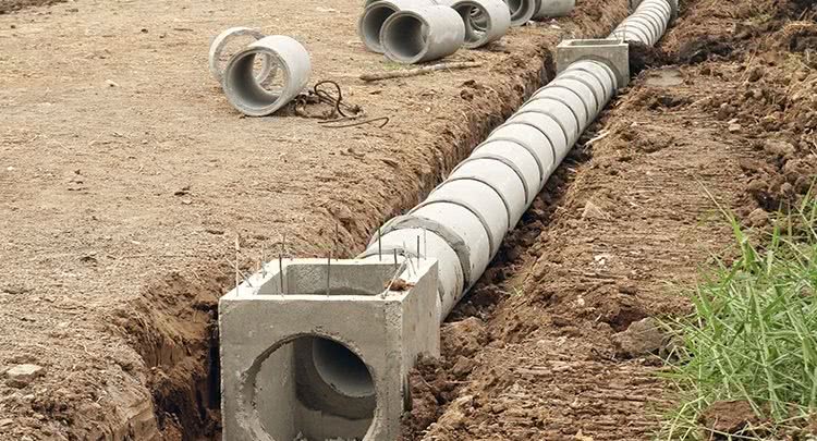 Безнапорные трубы из асбестоцемента применяют для устройства канализаций, в которых сточные воды движутся самотеком