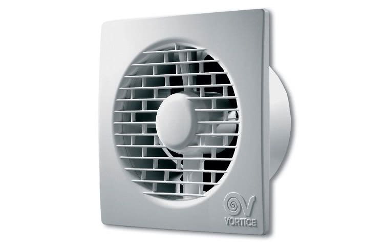 Для принудительной вентиляции нужно установить в системе вытяжной вентилятор
