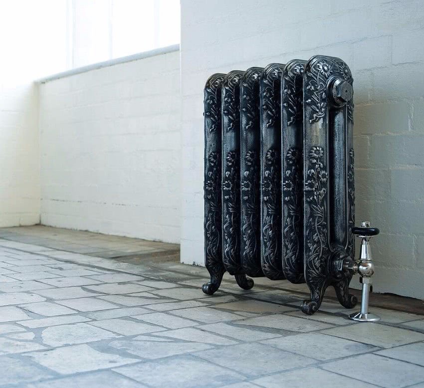 Чугунный радиатор отопления без крепления кронштейном