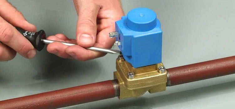 Электромагнитный клапан — это тип запорной арматуры, устанавливаемый на различных трубопроводах, в том числе бытовых