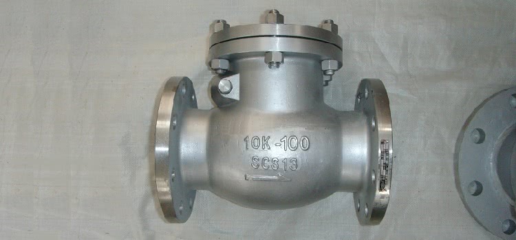Обратный клапан с фланцевым креплением может быть изготовлен из стали или чугуна