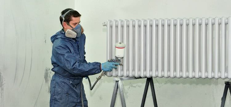 Для покраски радиаторов следует выбирать только специальные термоустойчивые составы
