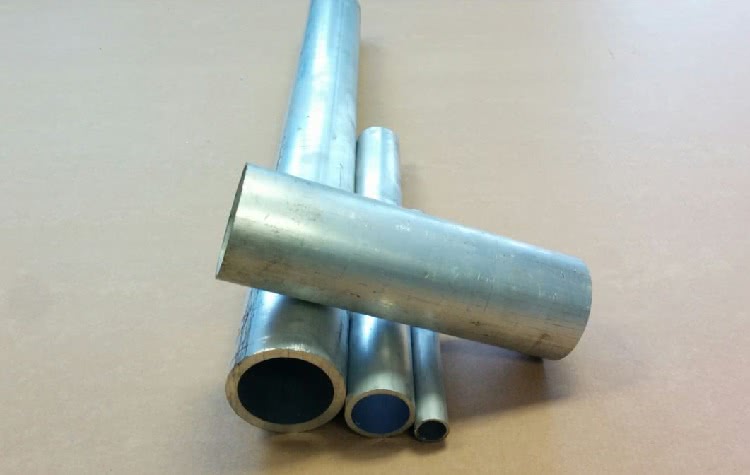 Трубы из алюминия отличаются небольшим весом и простотой обработки