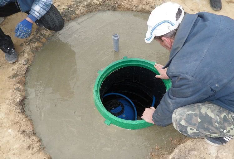 Кессон поможет защитить скважину не только от мороза, но и от попадания в трубу грунтовых вод