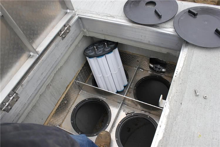 Специальные фильтры задерживают масло и нефтепродукты, содержащиеся в стекающей в систему воде