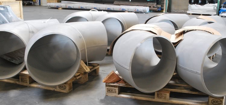 Отводы для стальных труб производятся из нержавейки, легированной стали, также они могут иметь защитное цинковое покрытие