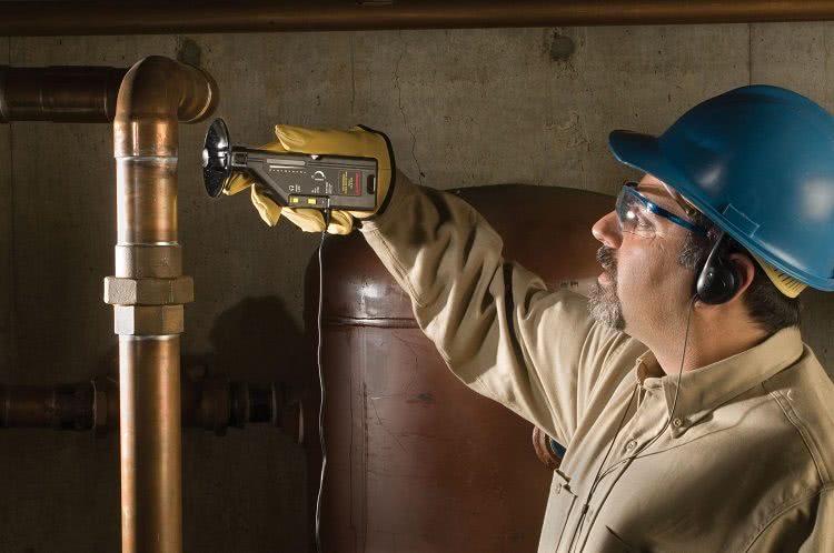 Специалист, выполнявший работы, обязан проверить все новые соединения газовых труб на герметичность