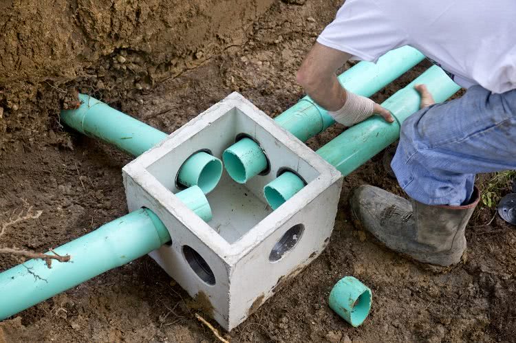 Диаметр и тип труб подбираются в зависимости от типа будущей канализации и места расположения системы