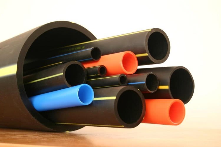 Полимерные трубы — один из самых лучших вариантов для монтажа домашнего водопровода